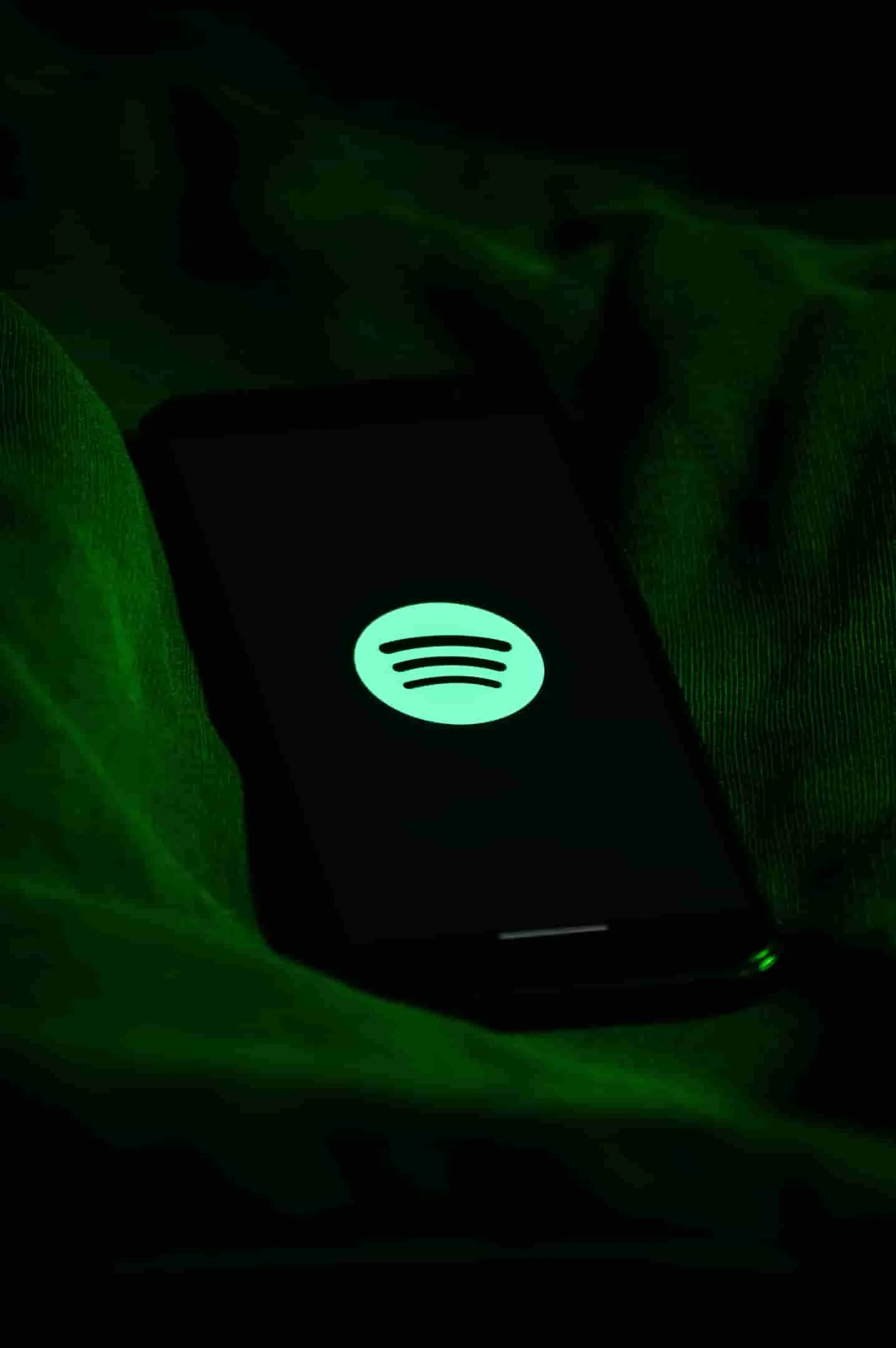 how to get on spotify editorial playlists