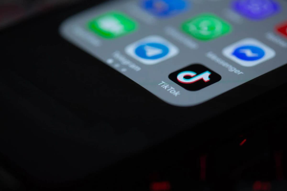 how to add song lyric text box on tiktok