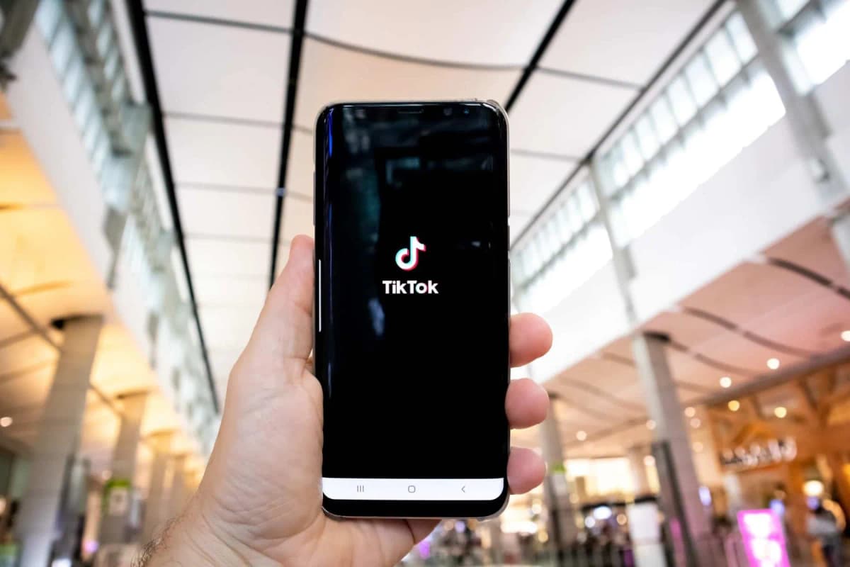 how to add song lyric text box on tiktok
